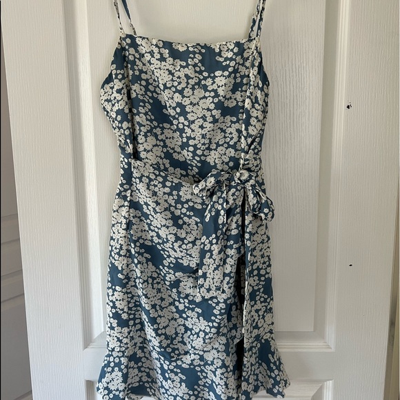 PRINCESS POLLY DRESS - Picture 2 of 4